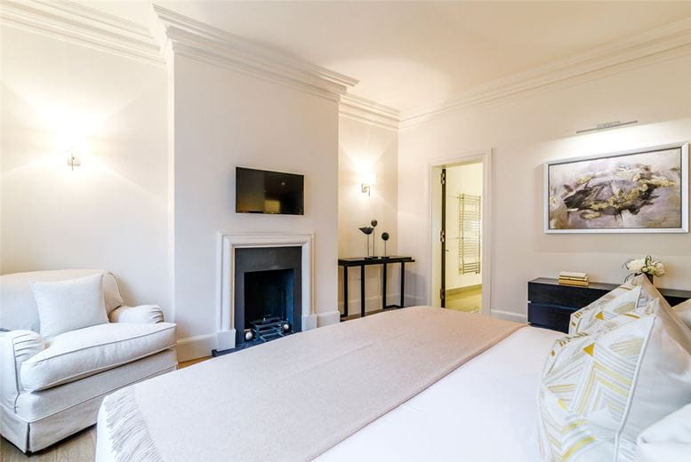 3 bedroom flat, Duke Street, Mayfair W1K - Available