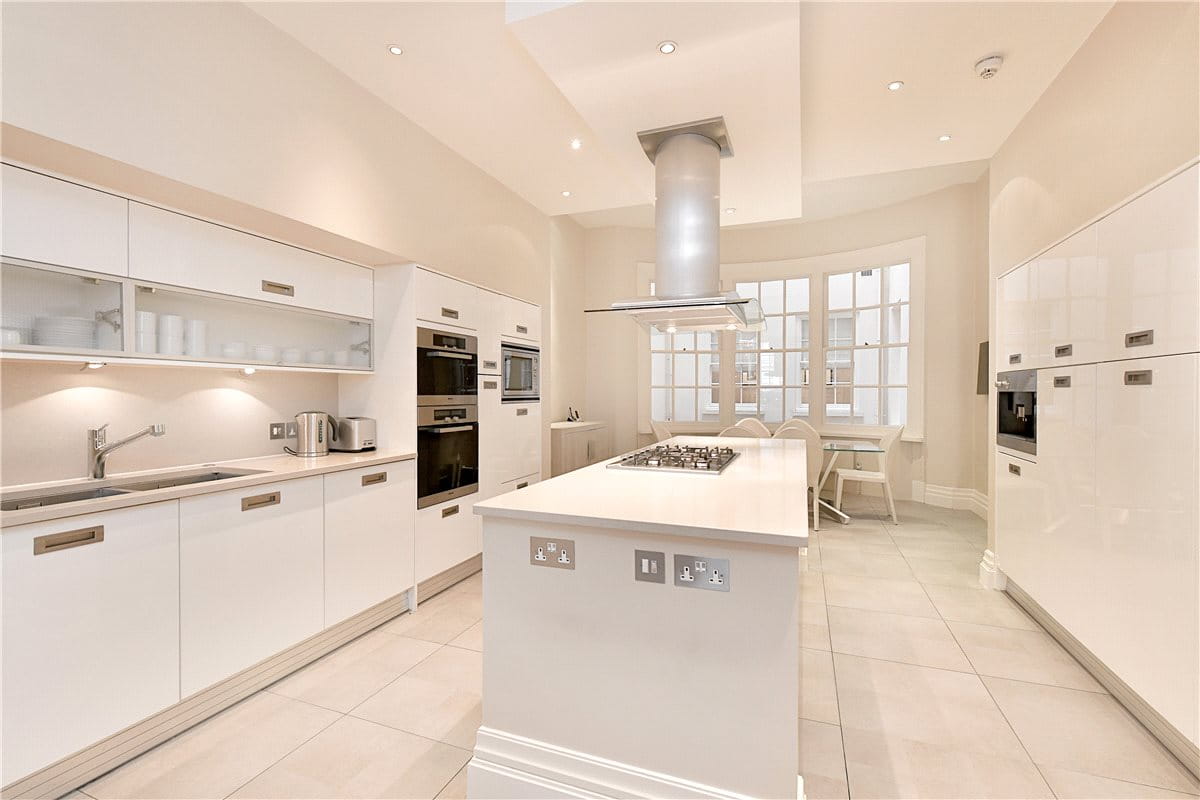 4 bedroom flat, Upper Grosvenor Street, Mayfair W1K - Available