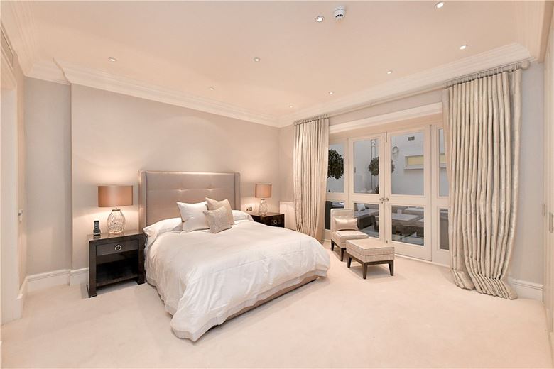 4 bedroom flat, Upper Grosvenor Street, Mayfair W1K - Available