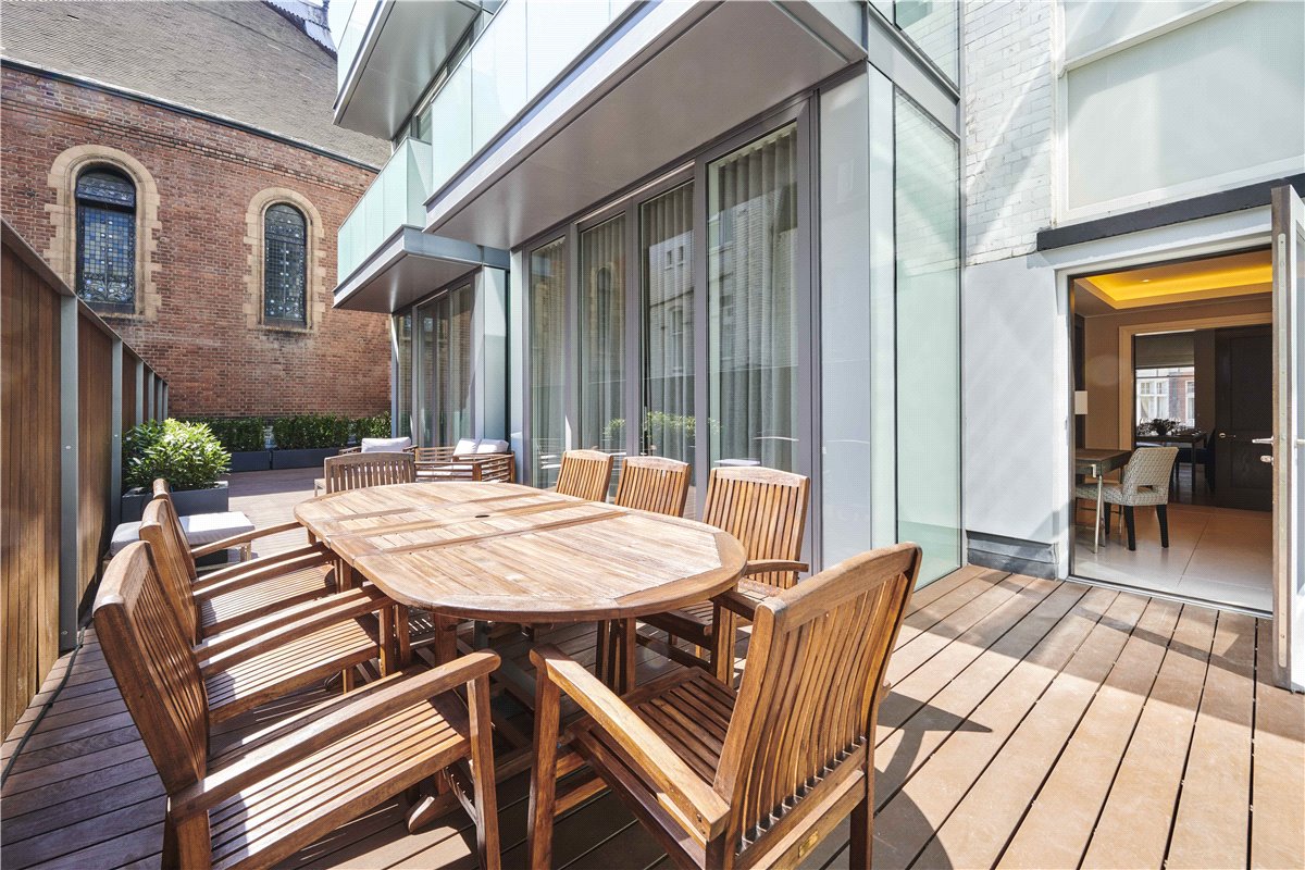 3 bedroom flat, Duke Street, Mayfair W1K - Available