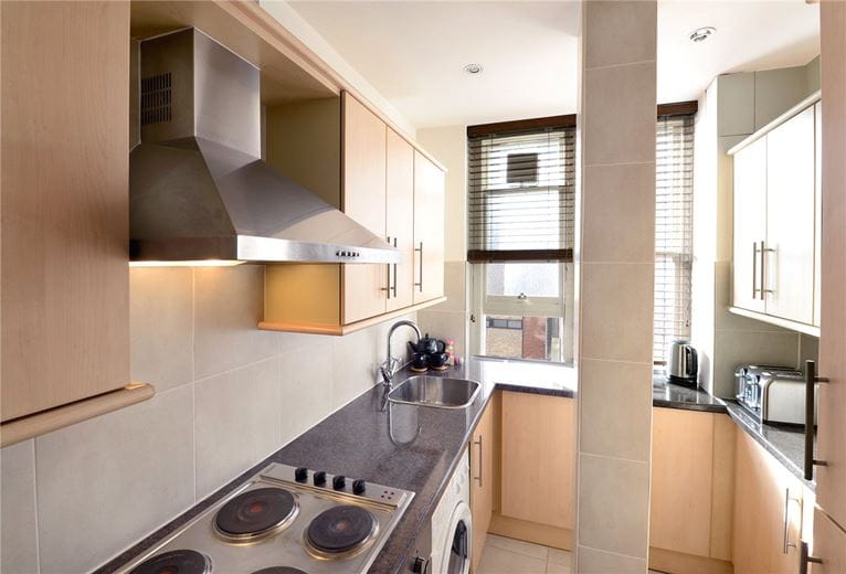 3 bedroom flat, Hill Street, Mayfair W1J - Available