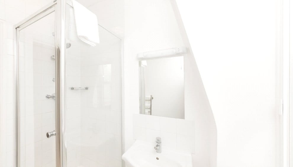  bedroom flat, Hill Street, Mayfair W1J - Available