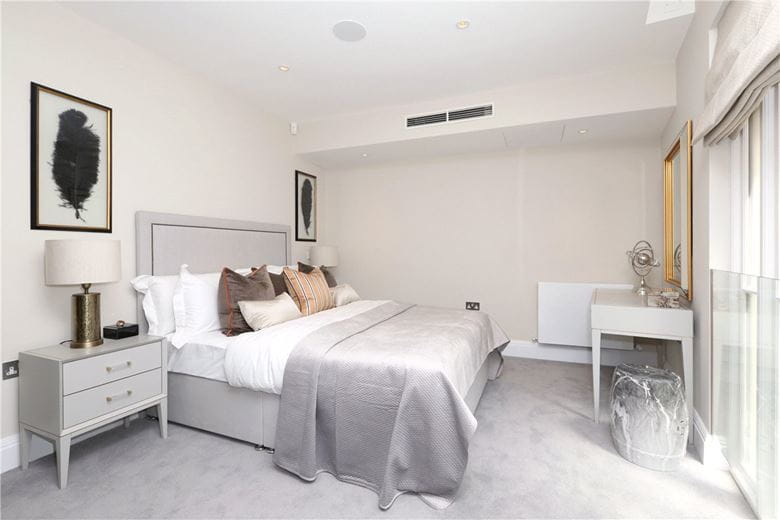 2 bedroom flat, Bell Yard, Strand WC2A - Available