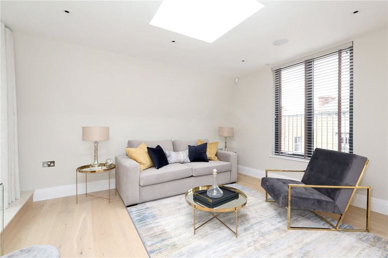 3 bedroom flat, Bell Yard, Strand WC2A - Available