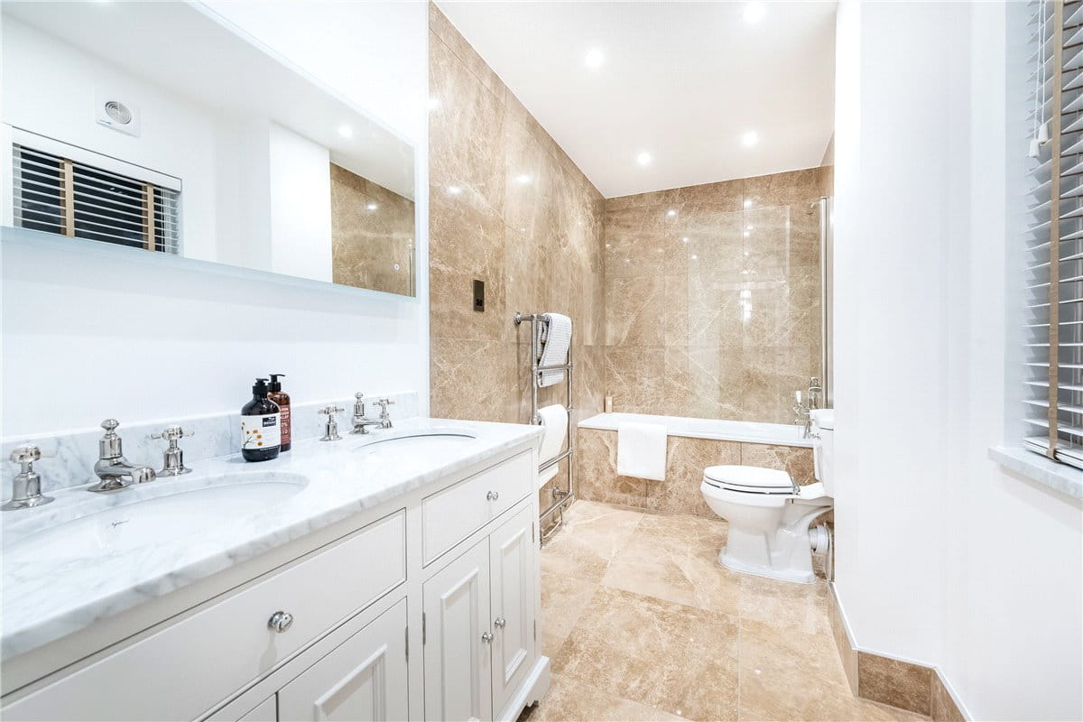 4 bedroom flat, Grosvenor Square, Mayfair W1K - Available