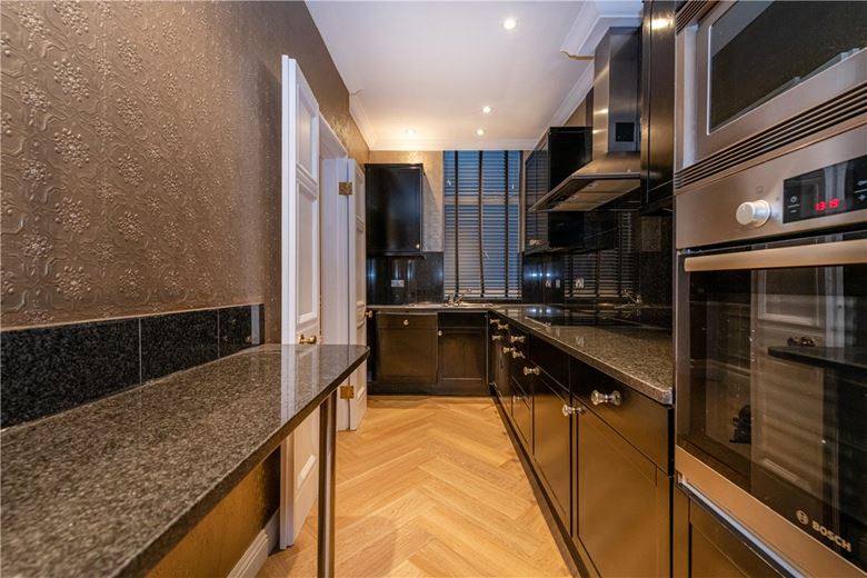 3 bedroom flat, Mount Street, Mayfair W1K - Available
