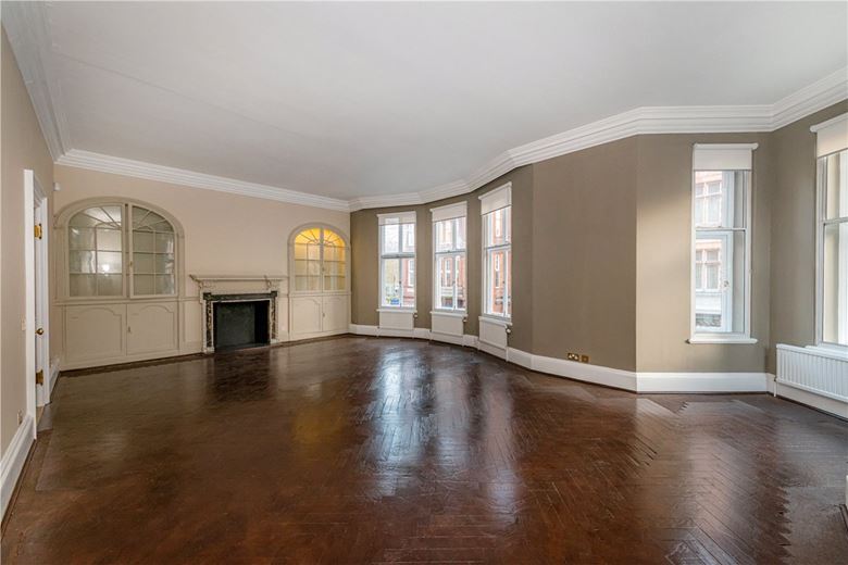 3 bedroom flat, Mount Street, Mayfair W1K - Available