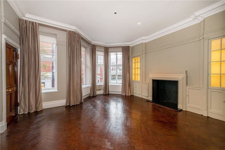 3 bedroom flat, Mount Street, Mayfair W1K - Available