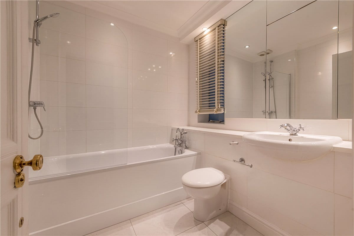 3 bedroom flat, Mount Street, Mayfair W1K - Available