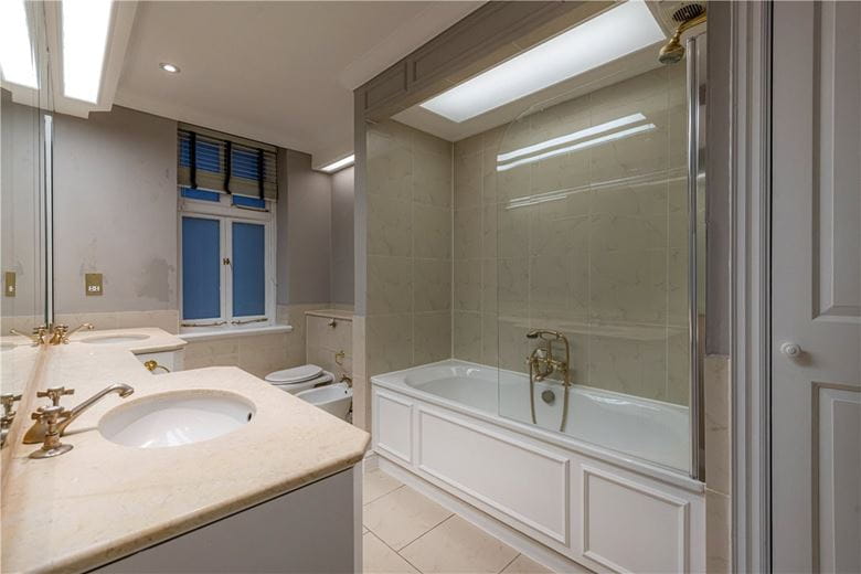 3 bedroom flat, Mount Street, Mayfair W1K - Available