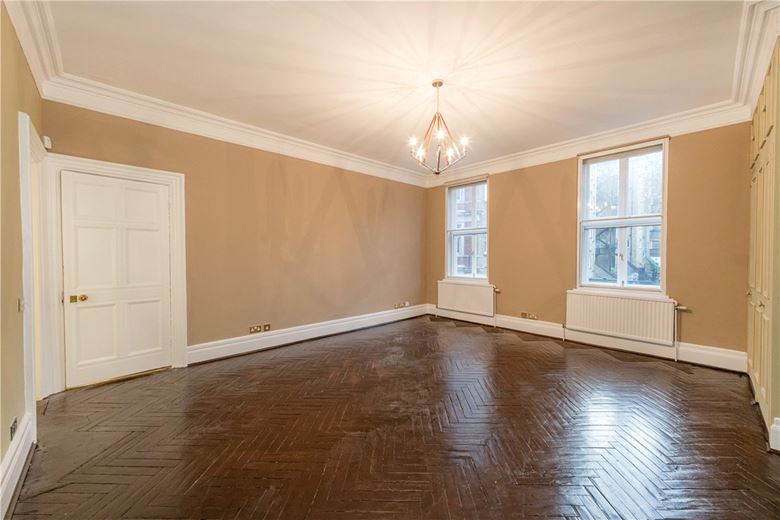 3 bedroom flat, Mount Street, Mayfair W1K - Available