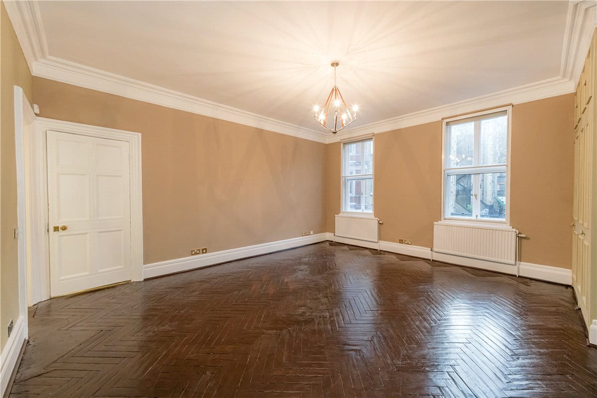 3 bedroom flat, Mount Street, Mayfair W1K - Available