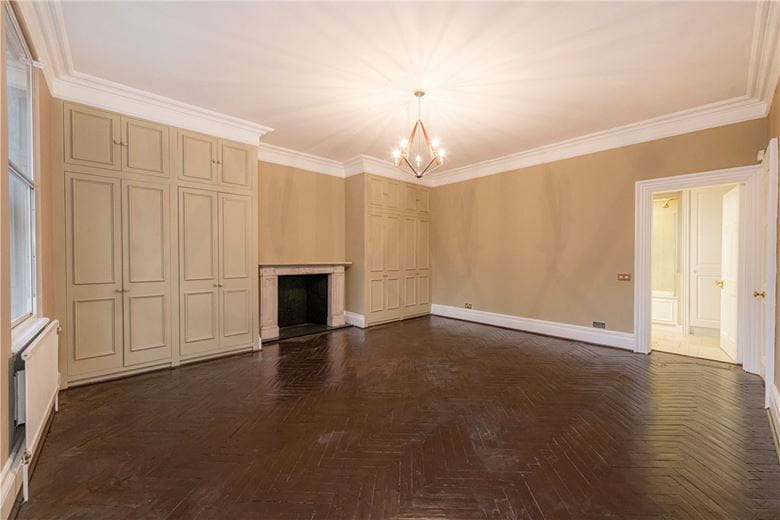 3 bedroom flat, Mount Street, Mayfair W1K - Available