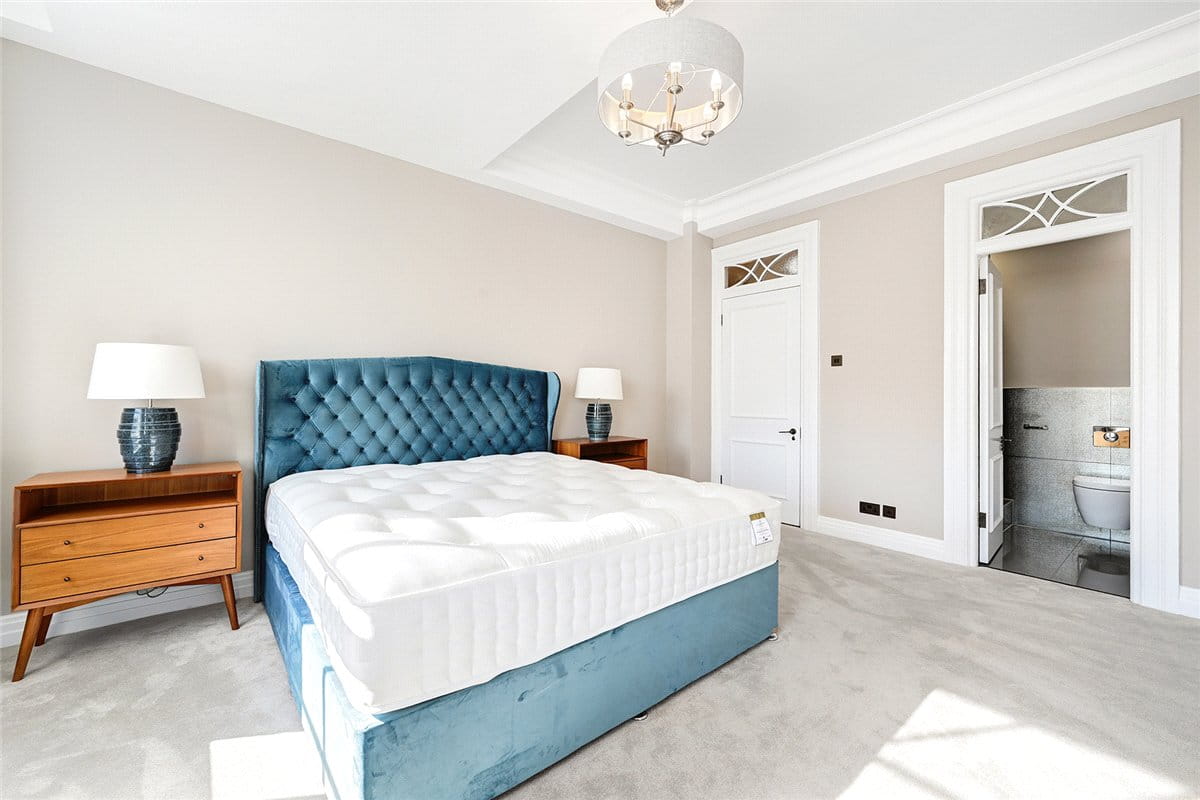 3 bedroom flat, Grosvenor Square, Mayfair W1K - Available