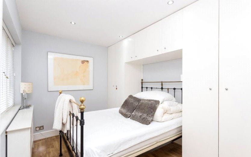 2 bedroom flat, Garrick House, Carrington Street W1J - Available