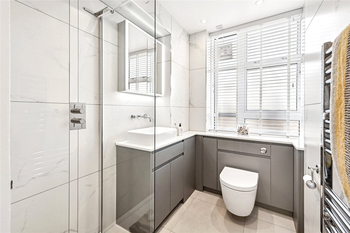 1 bedroom flat, Richmond Court, 200 Sloane Street SW1X - Available
