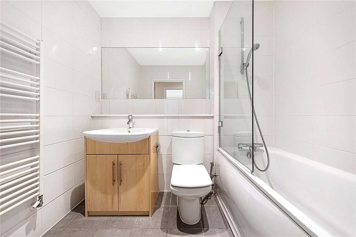 2 bedroom flat, Canal Boulevard, Camden NW1