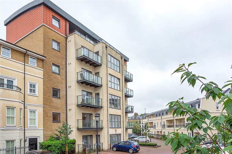 2 bedroom flat, Canal Boulevard, Camden NW1