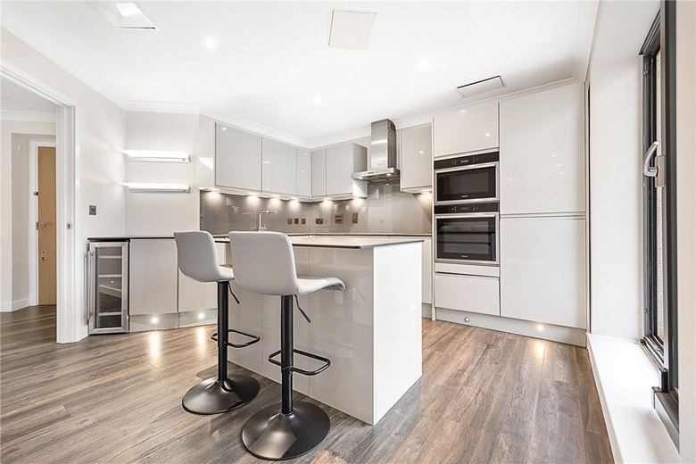 2 bedroom flat, Canal Boulevard, Camden NW1