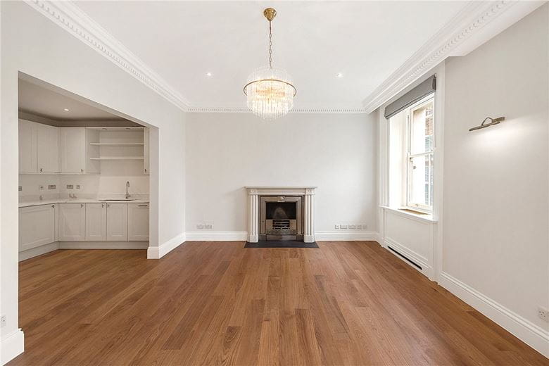 2 bedroom flat, Curzon Square, Mayfair W1J - Available