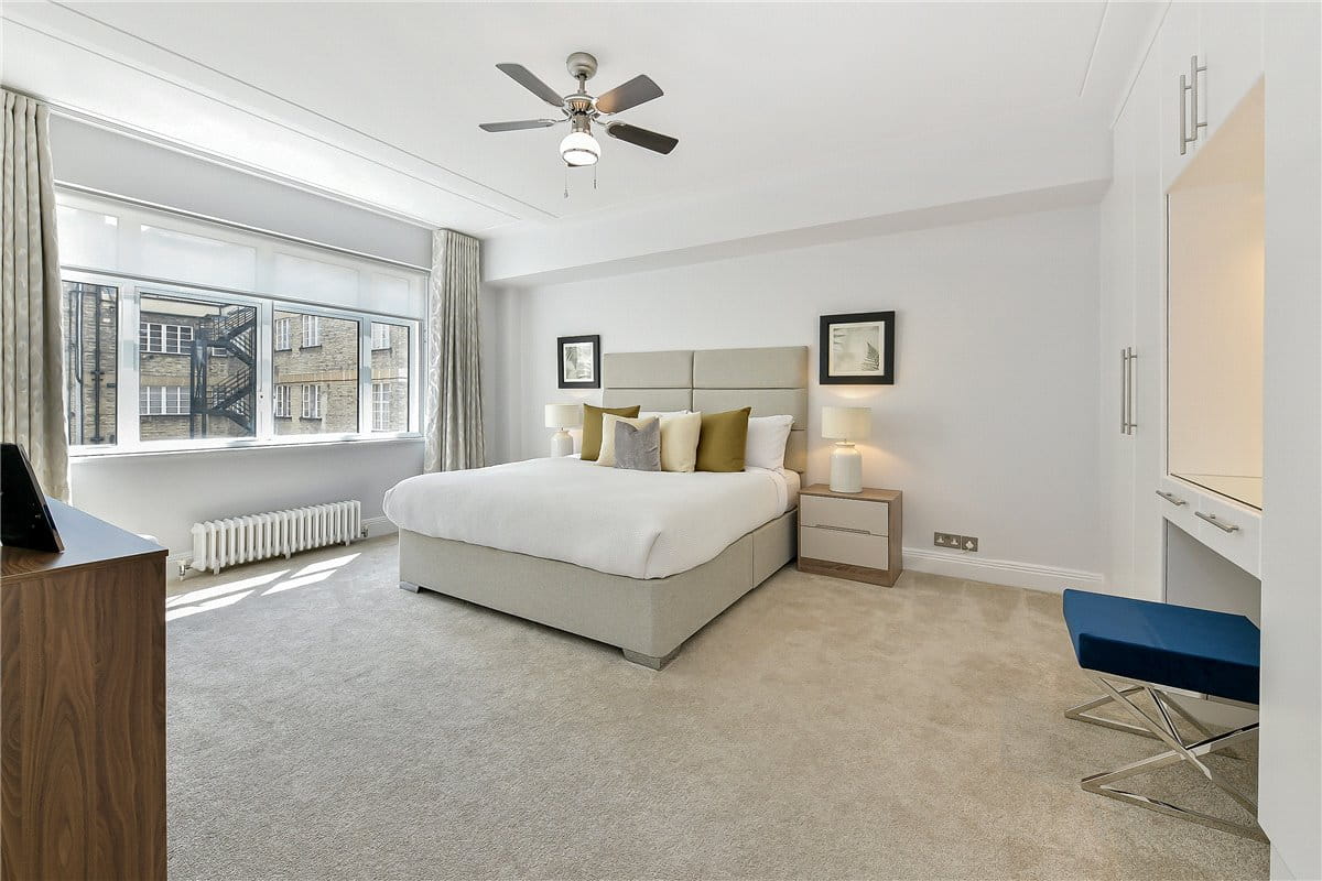 2 bedroom flat, Richmond Court, 200 Sloane Street SW1X - Available