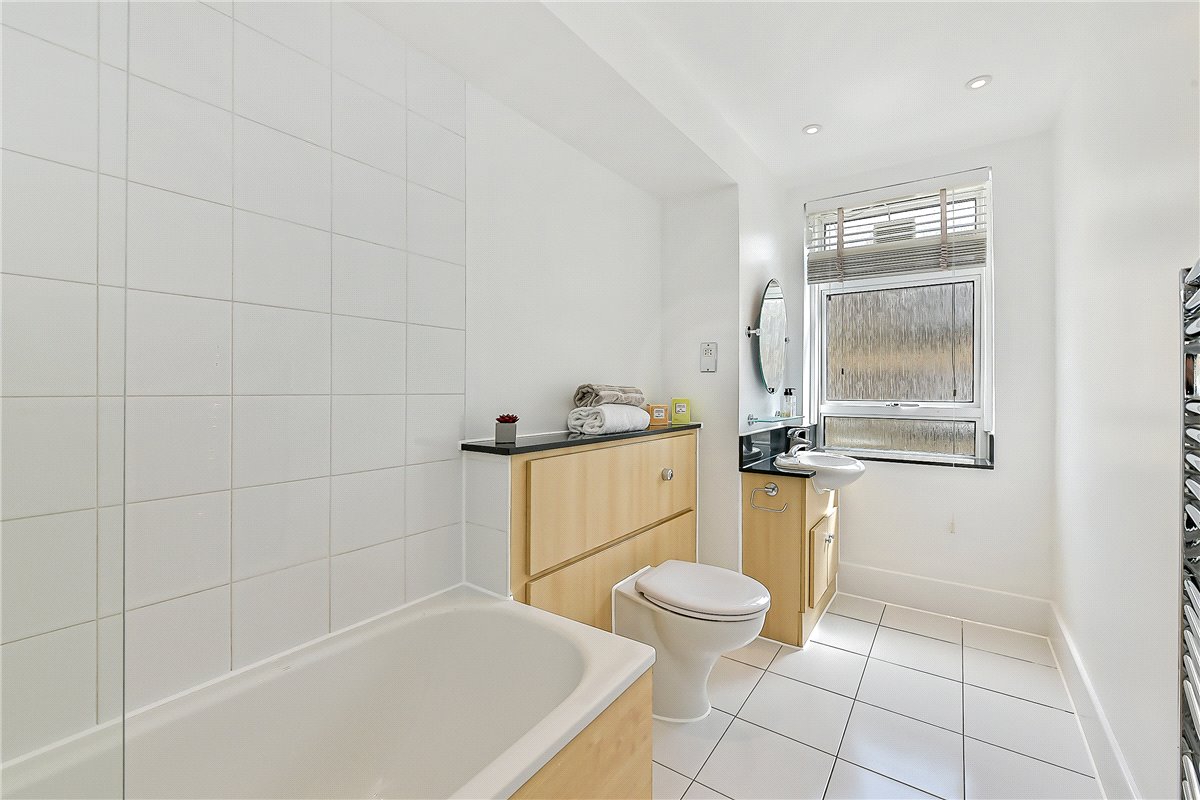 2 bedroom flat, Richmond Court, 200 Sloane Street SW1X - Available