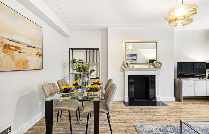 2 bedroom flat, Richmond Court, 200 Sloane Street SW1X - Available