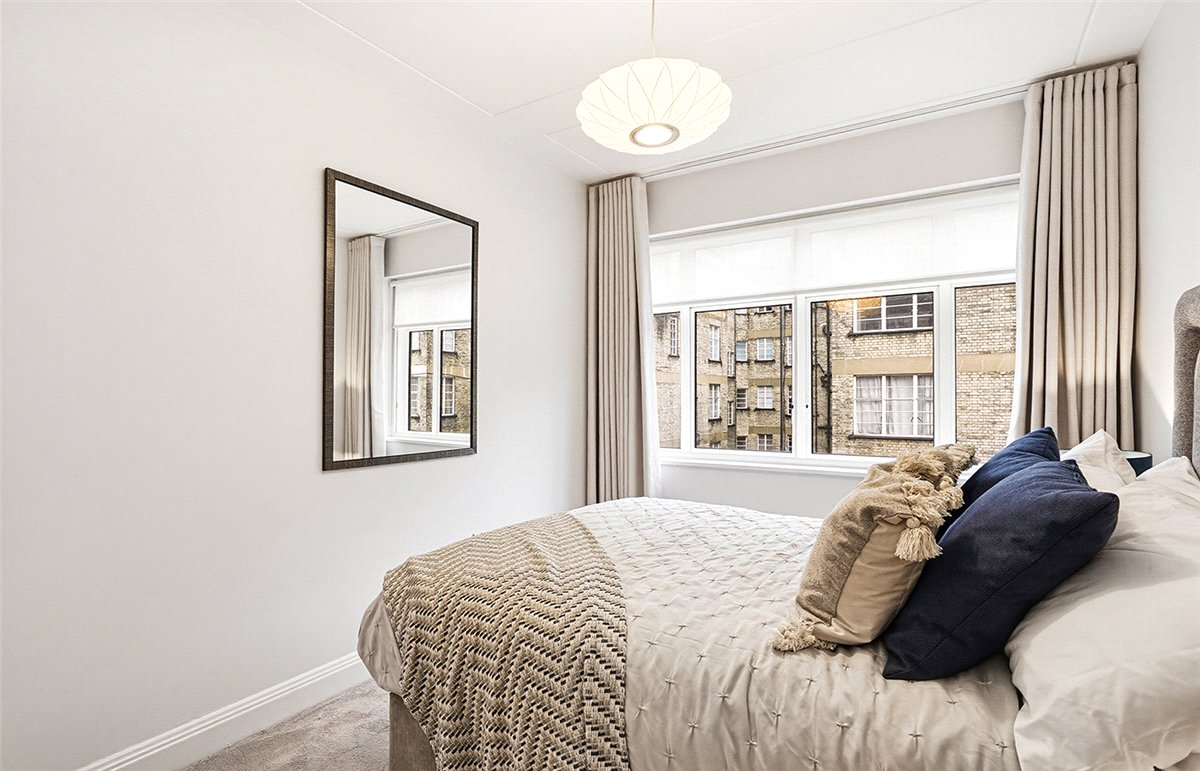 2 bedroom flat, Richmond Court, 200 Sloane Street SW1X - Available