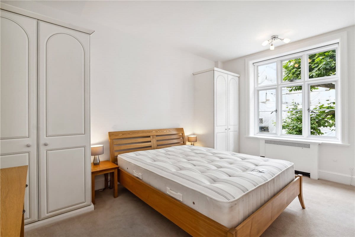 2 bedroom flat, Chesterfield Gardens, Mayfair W1J