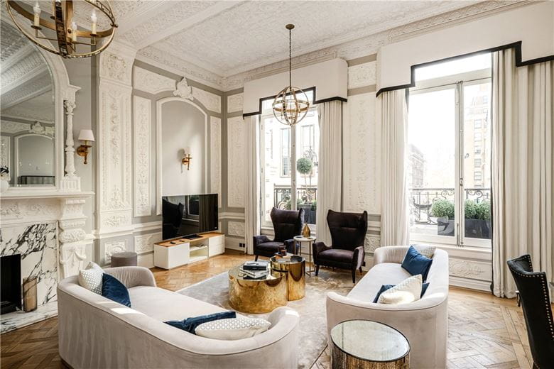 2 bedroom flat, Strand, Covent Garden WC2R - Available