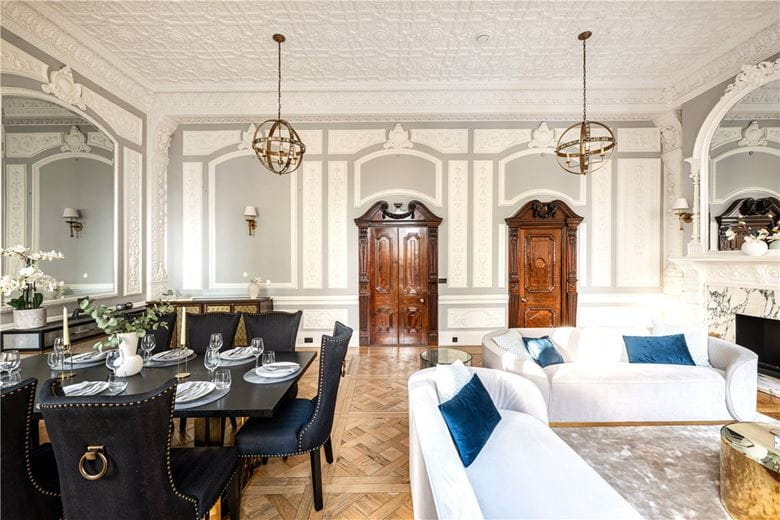 2 bedroom flat, Strand, Covent Garden WC2R - Available