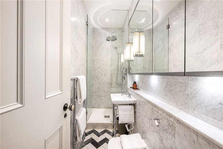 2 bedroom flat, Strand, Covent Garden WC2R - Available