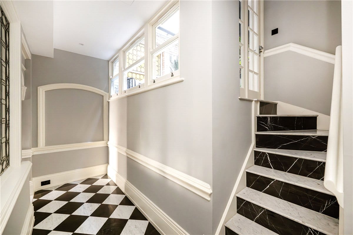 2 bedroom flat, Strand, Covent Garden WC2R - Available