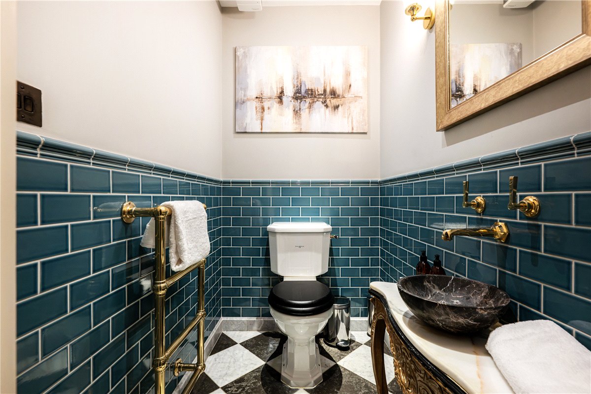 2 bedroom flat, Strand, Covent Garden WC2R - Available