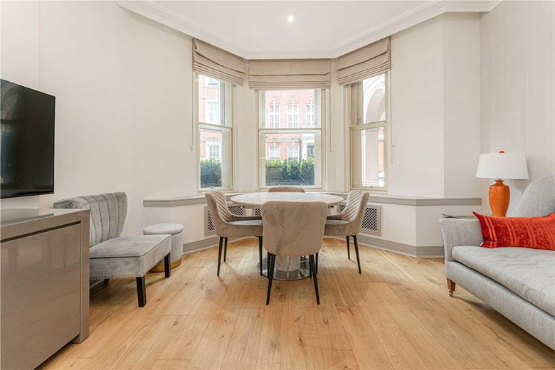 2 bedroom flat, Park Street, Mayfair W1K - Available