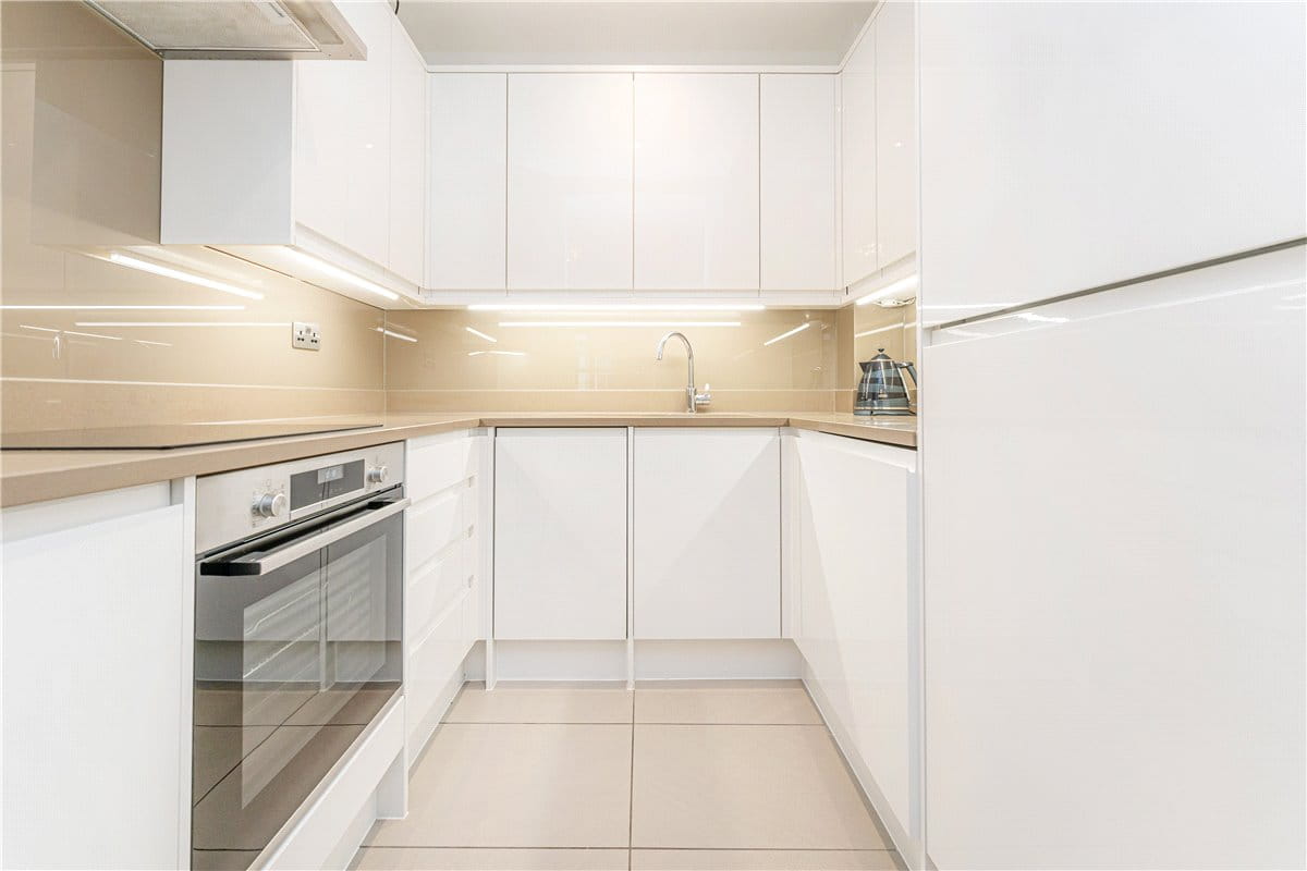 2 bedroom flat, Park Street, Mayfair W1K - Available