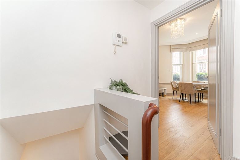 2 bedroom flat, Park Street, Mayfair W1K - Available