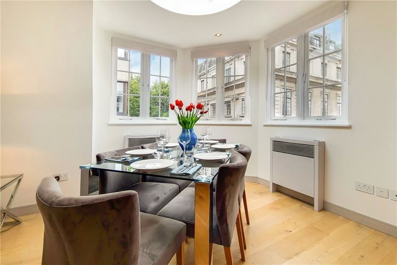 2 bedroom flat, Hertford Street, Mayfair W1J - Available
