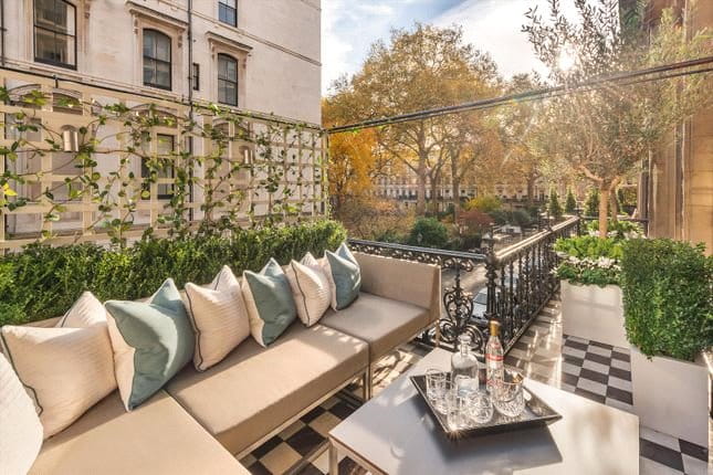 2 bedroom flat, Ennismore Gardens, Knightsbridge SW7 - Let Agreed