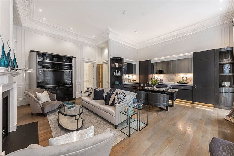 2 bedroom flat, Ennismore Gardens, Knightsbridge SW7 - Let Agreed