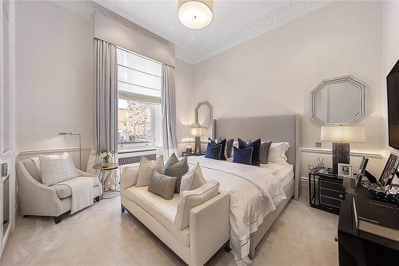 2 bedroom flat, Ennismore Gardens, Knightsbridge SW7 - Let Agreed