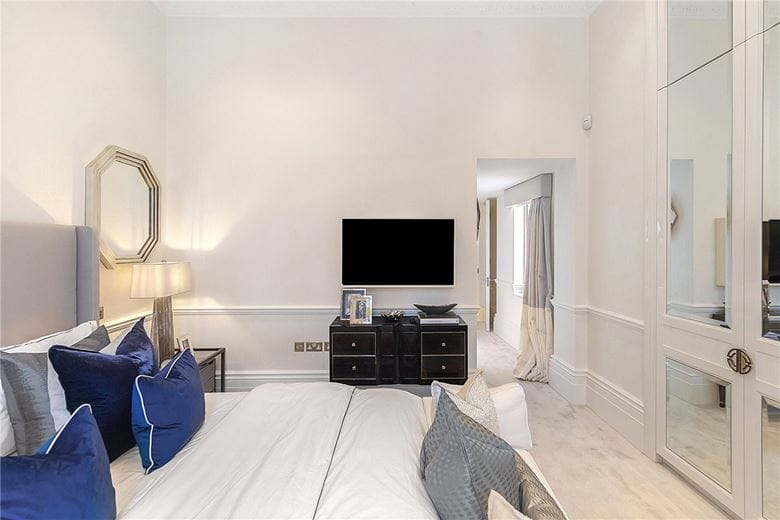 2 bedroom flat, Ennismore Gardens, Knightsbridge SW7 - Let Agreed