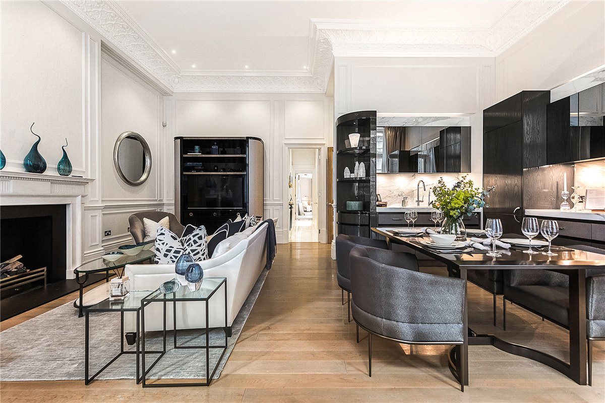 2 bedroom flat, Ennismore Gardens, Knightsbridge SW7 - Let Agreed