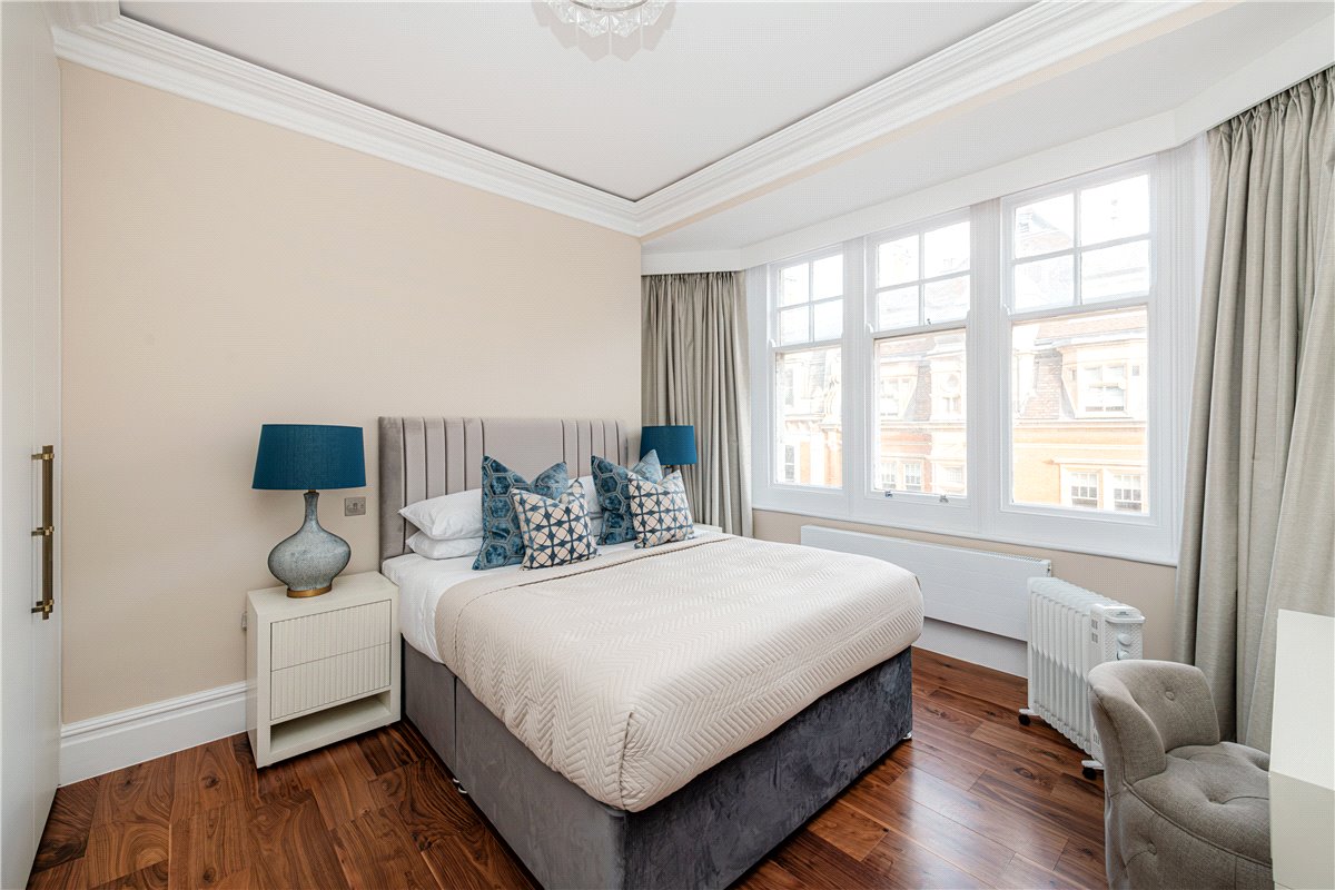 4 bedroom flat, Duke Street, Mayfair W1K - Available