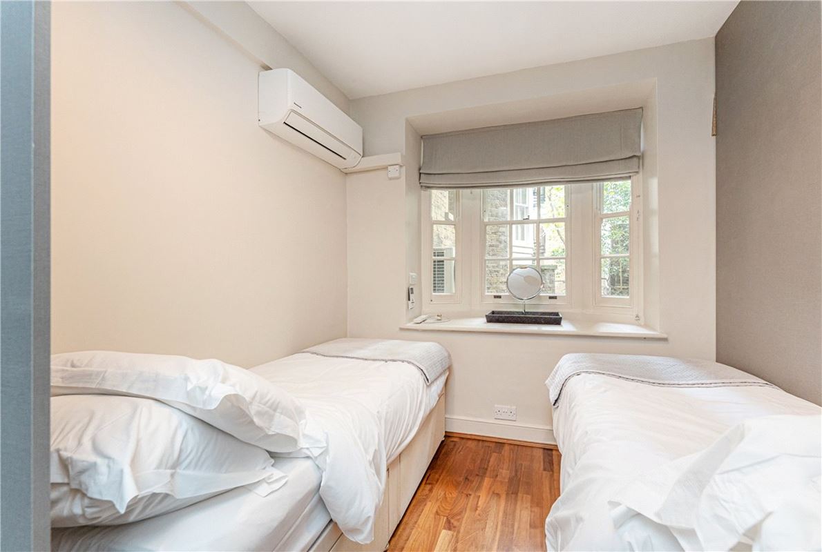 4 bedroom house, North Audley Street, Mayfair W1K - Available