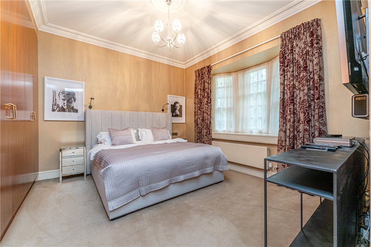 4 bedroom house, North Audley Street, Mayfair W1K - Available