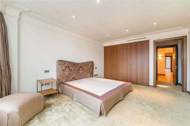 3 bedroom flat, Grosvenor Square, Mayfair W1K - Available