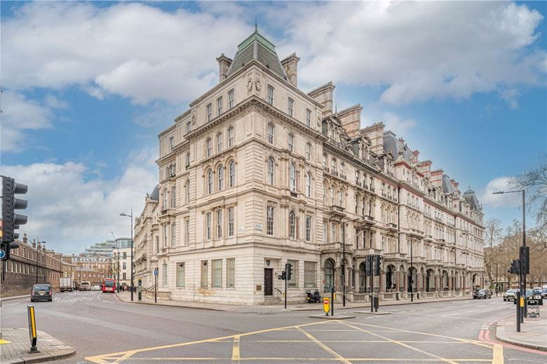 2 bedroom flat, Grosvenor Gardens, Belgravia SW1W - Available