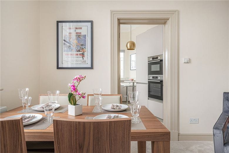 2 bedroom flat, Grosvenor Gardens, Belgravia SW1W - Available