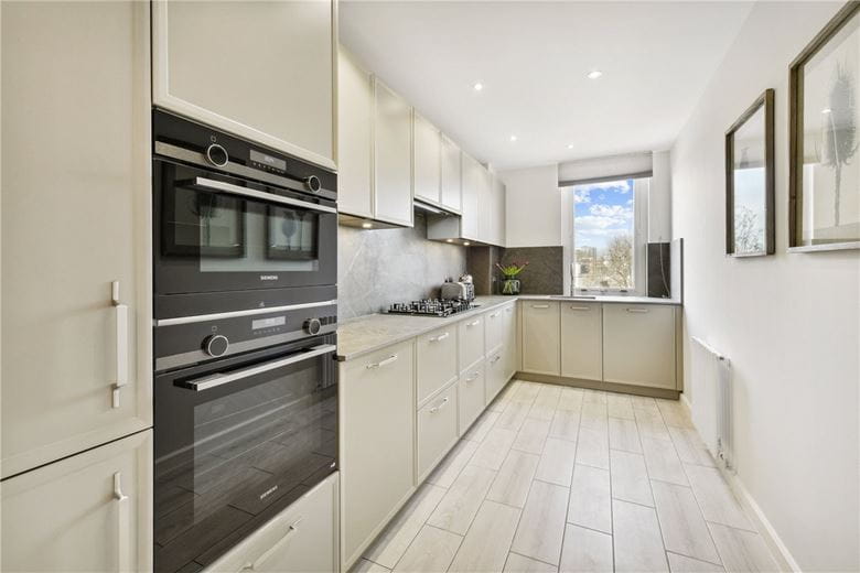 3 bedroom flat, Ebury Street, Belgravia SW1W - Available